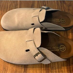 White Mountain Brown Leather Clogs